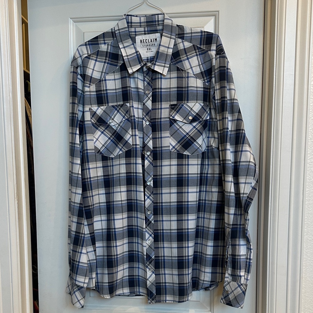 Standard Fit Men's Blue Plaid Button-Up Shirt